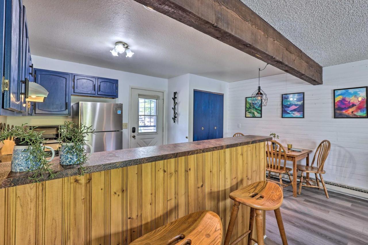 Grand With Mountain Views Walk To Lake!